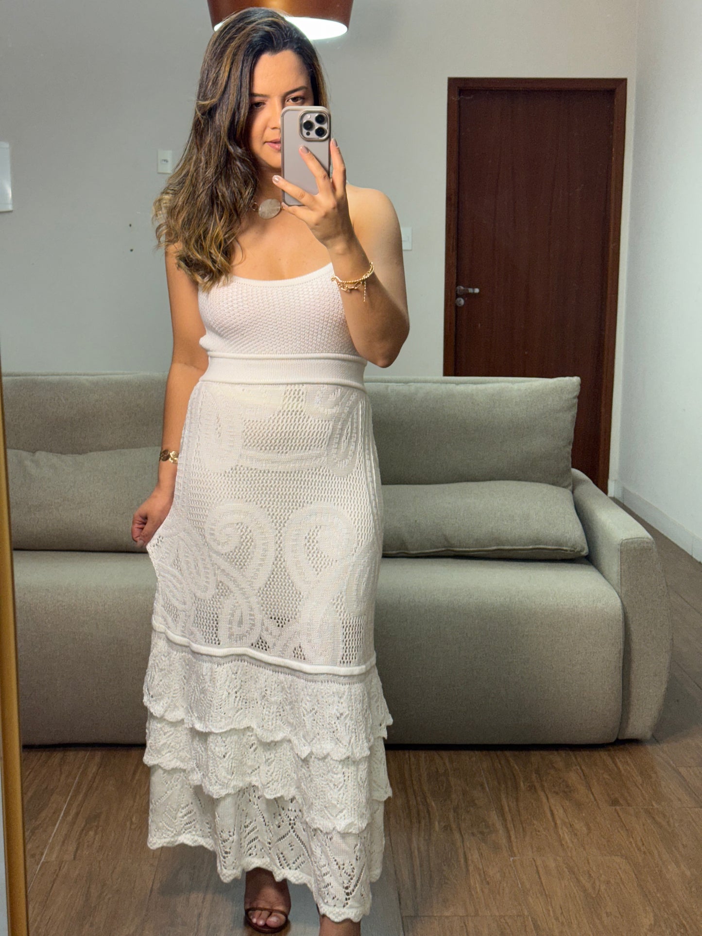 VESTIDO BRANCO BABADOS EM TRICÔ