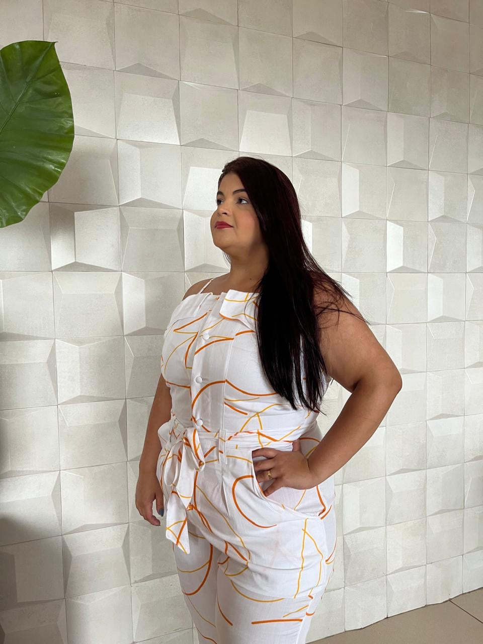 MACACÃO BRANCO COM LARANJA | PLUS
