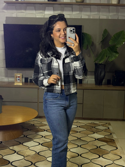 JAQUETA PRETA CROPPED XADREZ