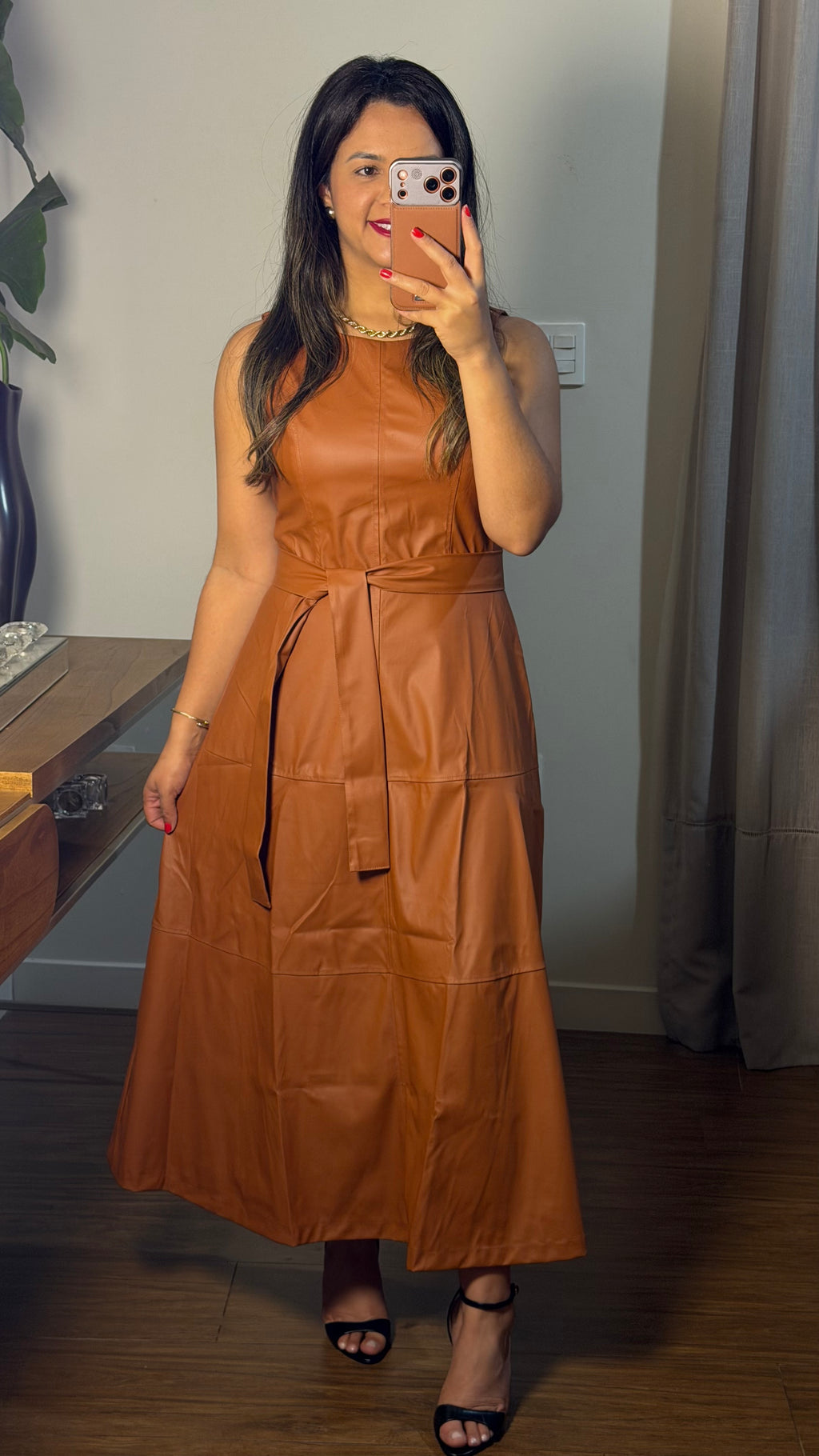 VESTIDO MIDI GRISELA | COURO SOFT