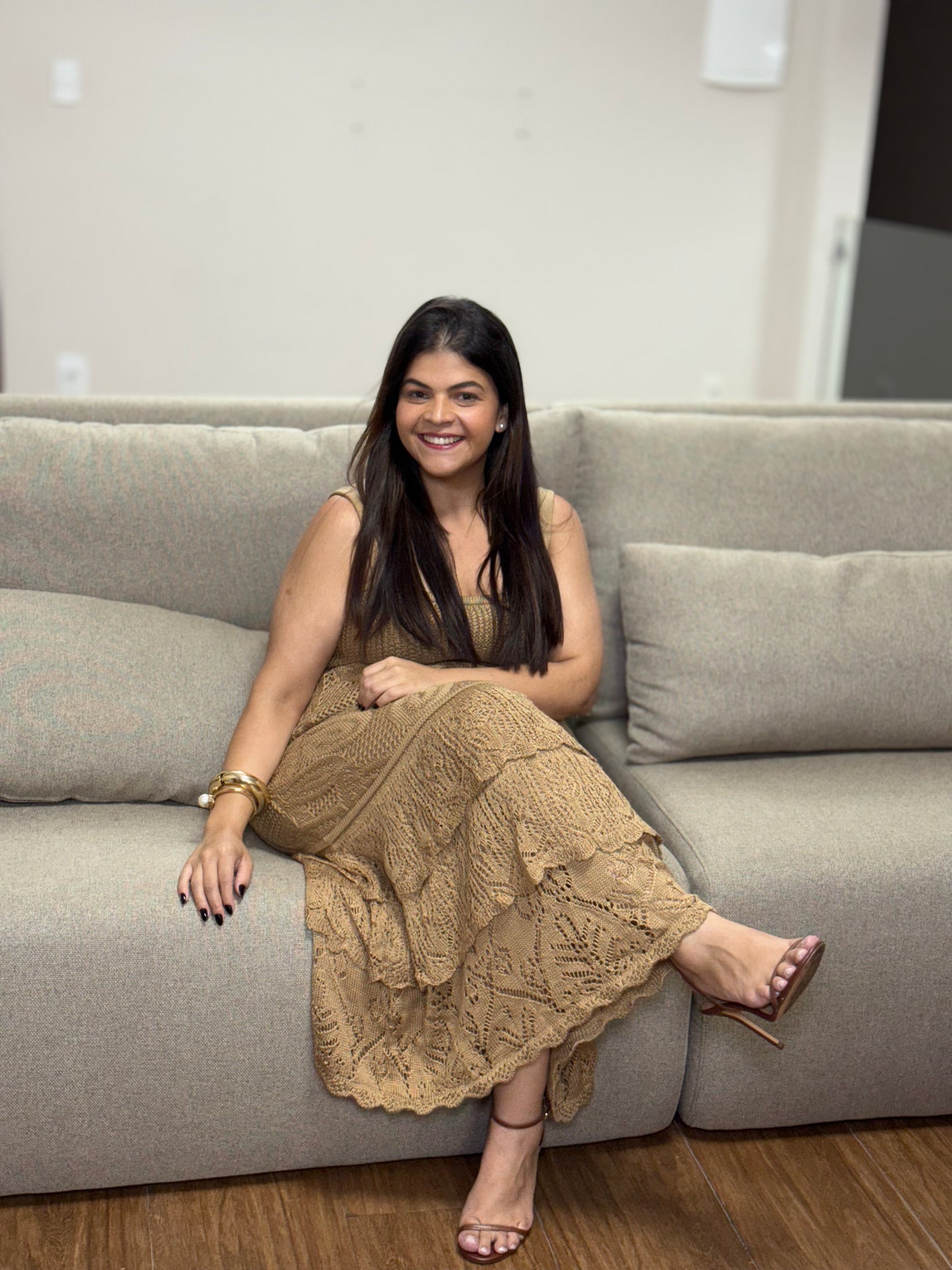 VESTIDO DOURADO BABADOS EM TRICÔ