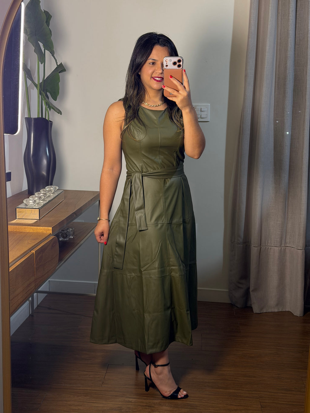 VESTIDO MIDI GRISELA | COURO SOFT