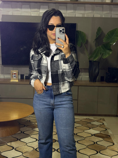 JAQUETA PRETA CROPPED XADREZ