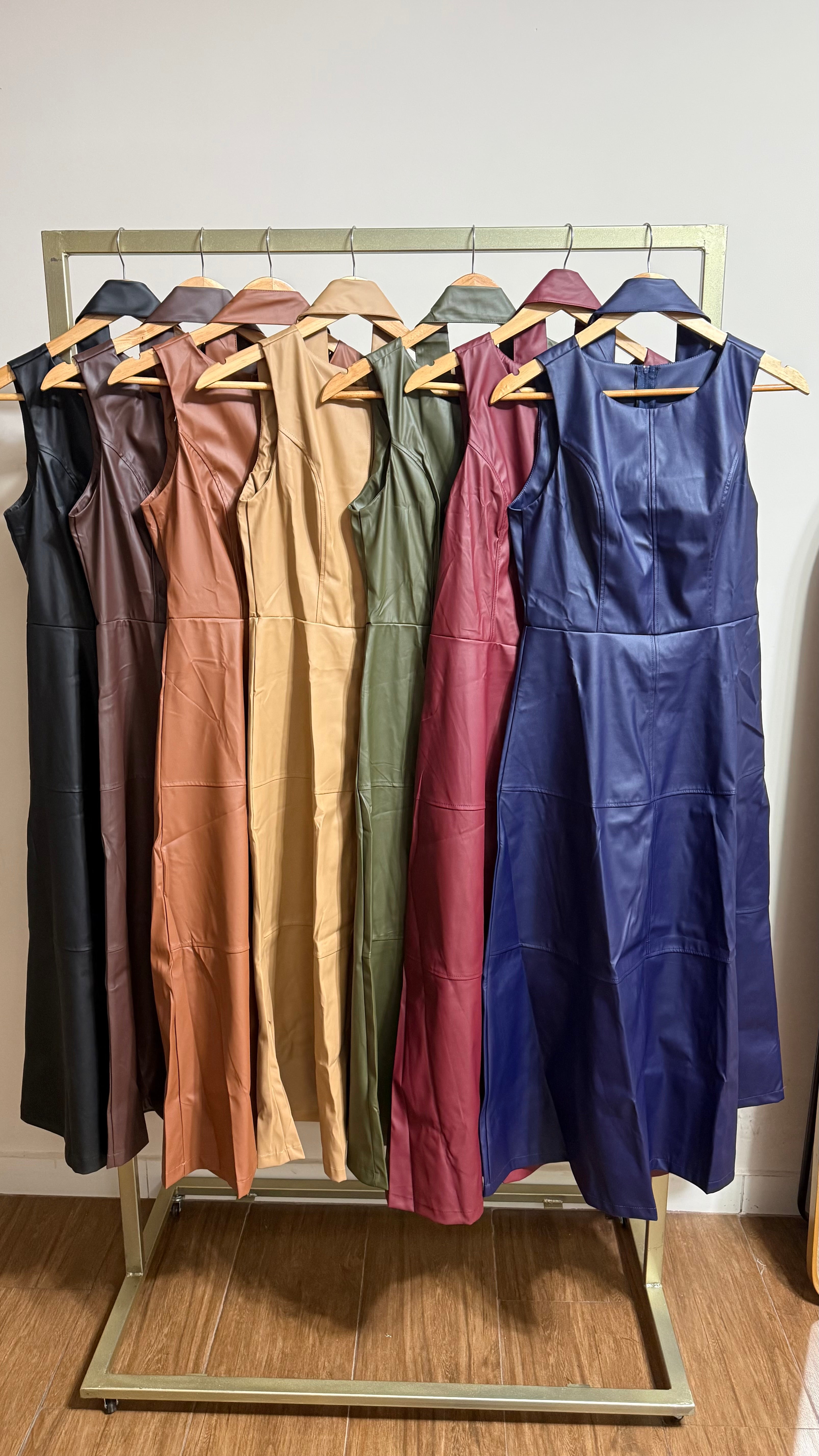VESTIDO MIDI GRISELA | COURO SOFT
