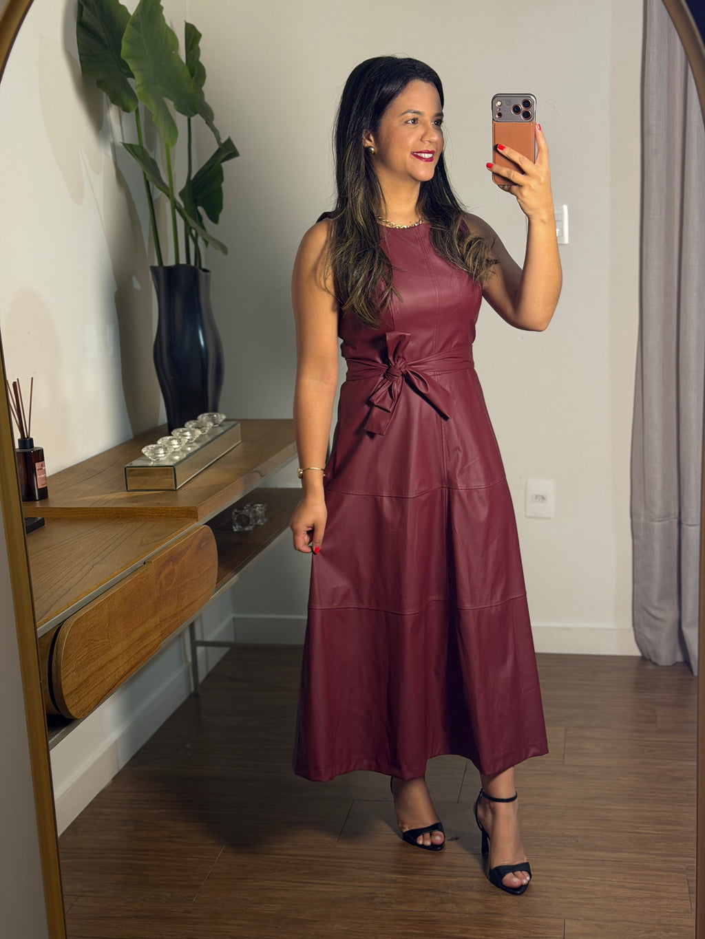 VESTIDO MIDI GRISELA | COURO SOFT