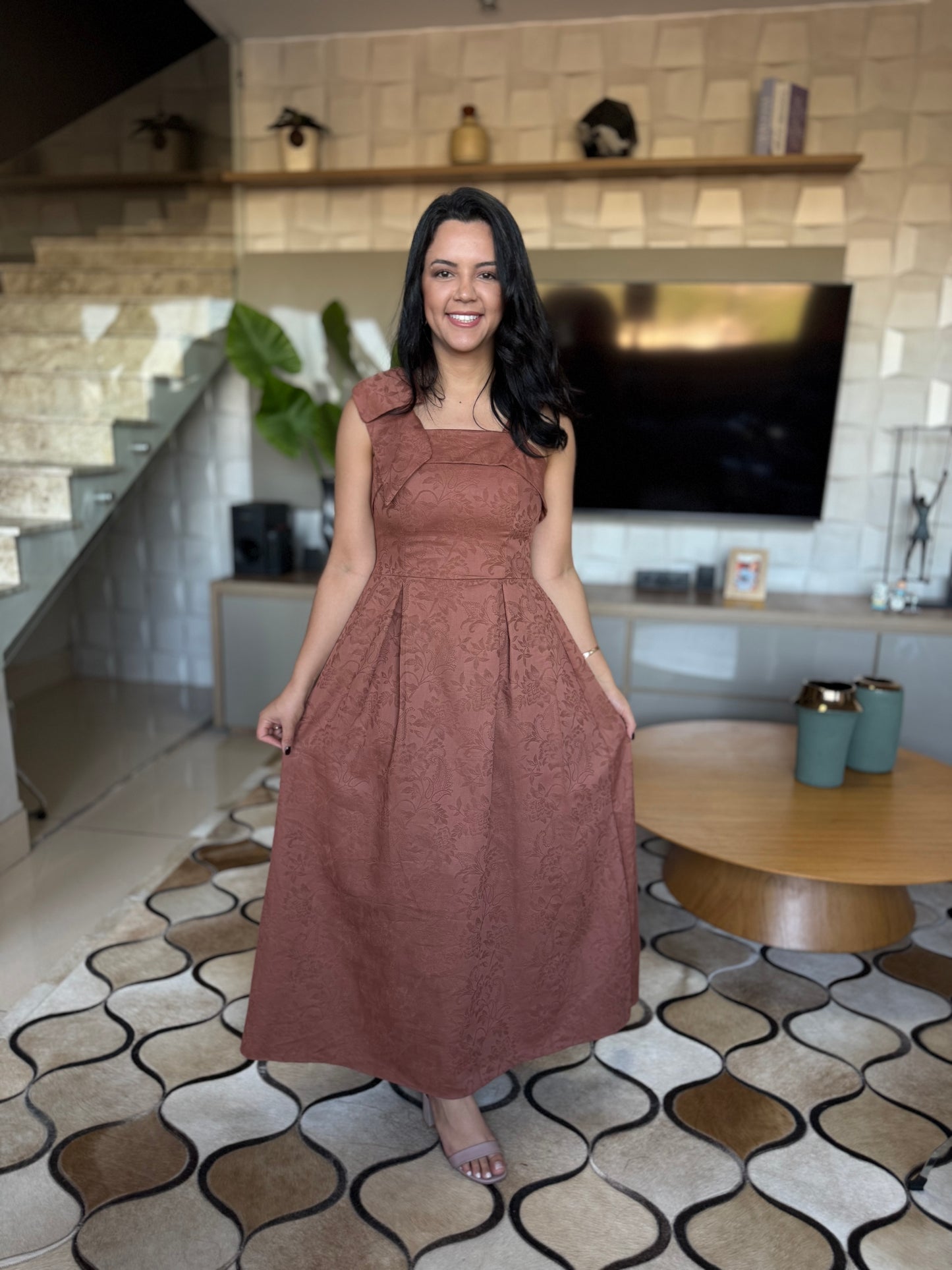 VESTIDO TAYLANA MARROM
