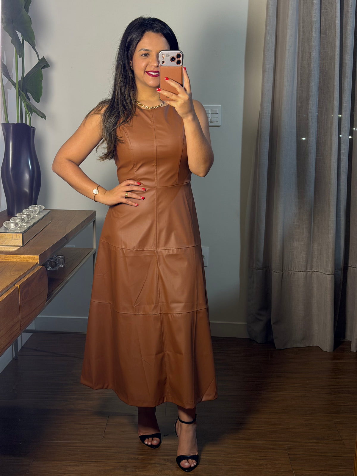 VESTIDO MIDI GRISELA | COURO SOFT