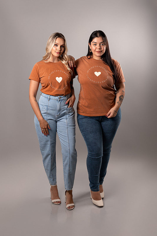 Camiseta Estonada Be Kind Ferrugem Algodão